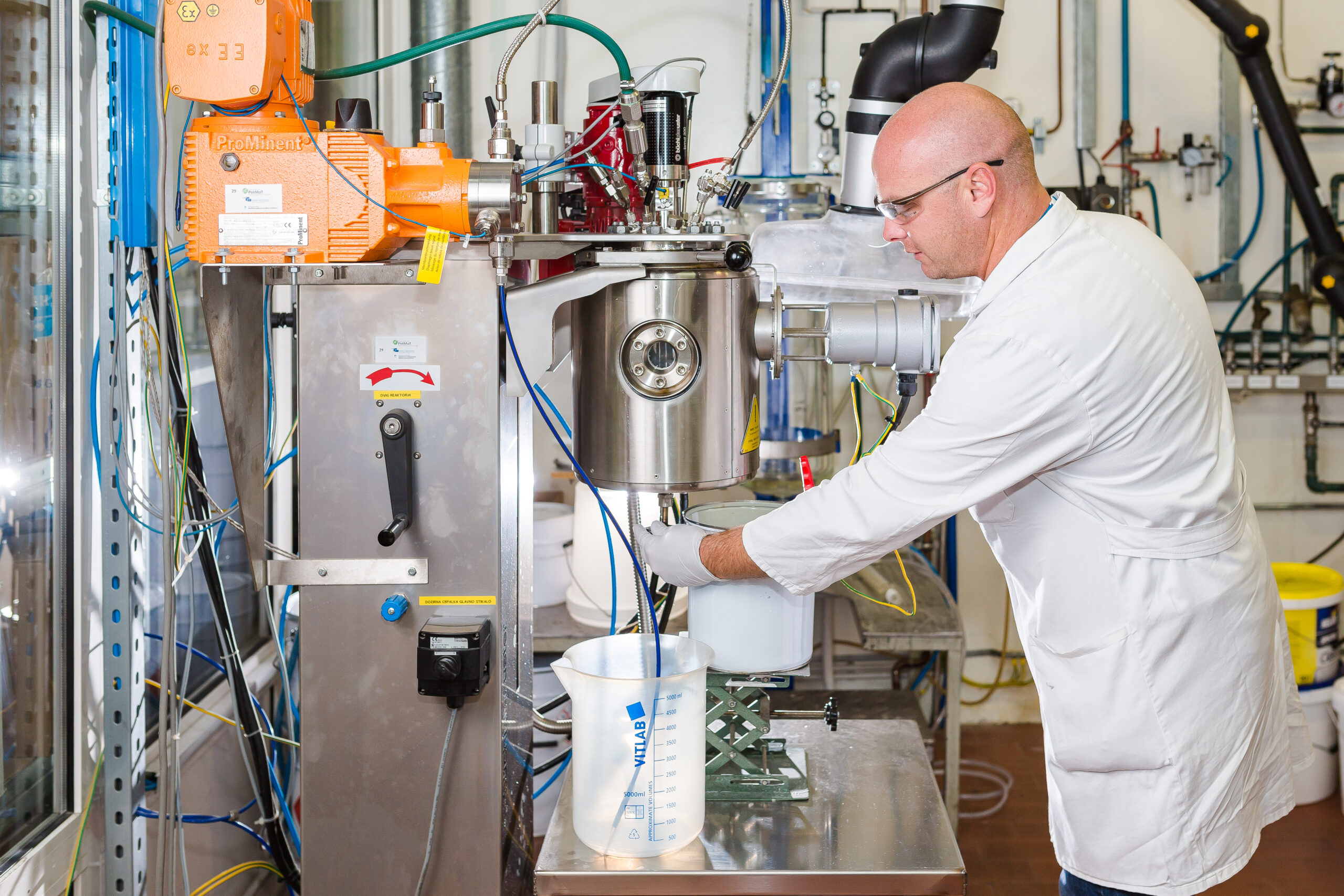 R&D worker in laboratory