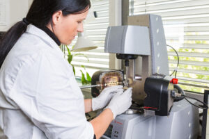 Woman in the analitics laboratory